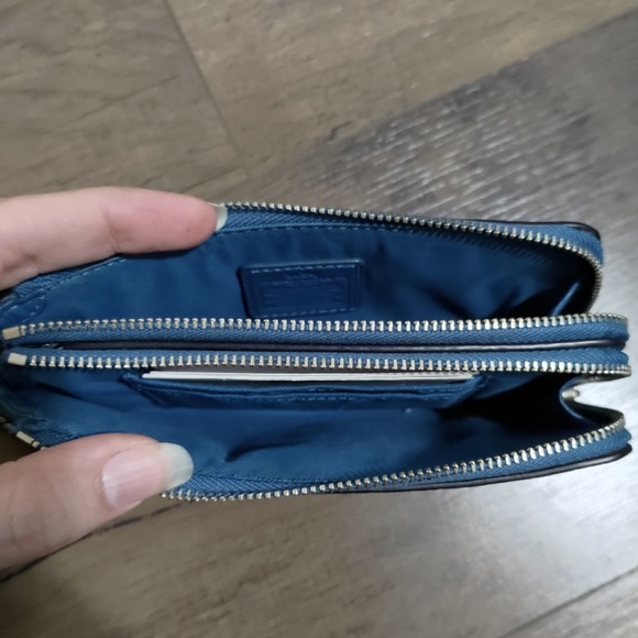 Coach Peacock Double Zip Corner wristlet - Picture 4 of 12